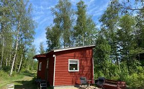 Trevlig Roed Liten Stuga
